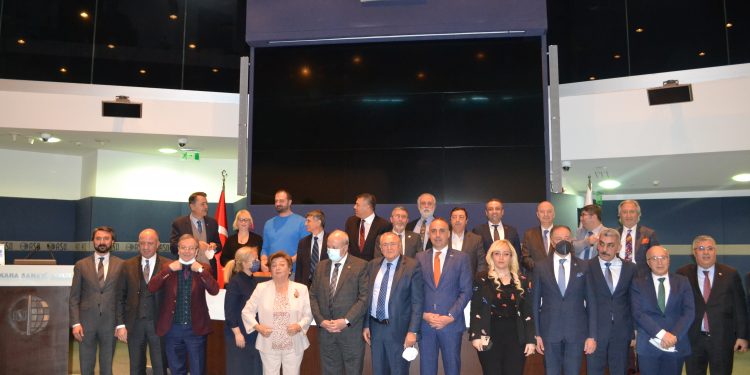 Ankara Sivil Toplum Kuruluşları Platformu (ASTOP) dönem sözcüsü Levent ÇAMUR ve Üye Dernek Başkanları, TÜSİAV Başkanı Veli SARITOPRAK ile birlikte ASO Başkanı Nurettin ÖZDEBİR ve Yönetim Kurulu Üyeleriyle bir araya geldi.