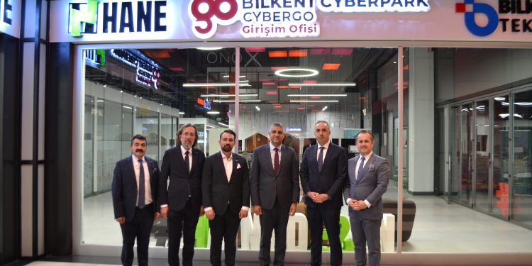 ORSİAD Yönetim Kurulu Başkanı Levent ÇAMUR Başkan yardımcısı Bilal GÜNEŞ, Mehmet DUMAN ve beraberindeki Yönetim Kurulu üyeleri,